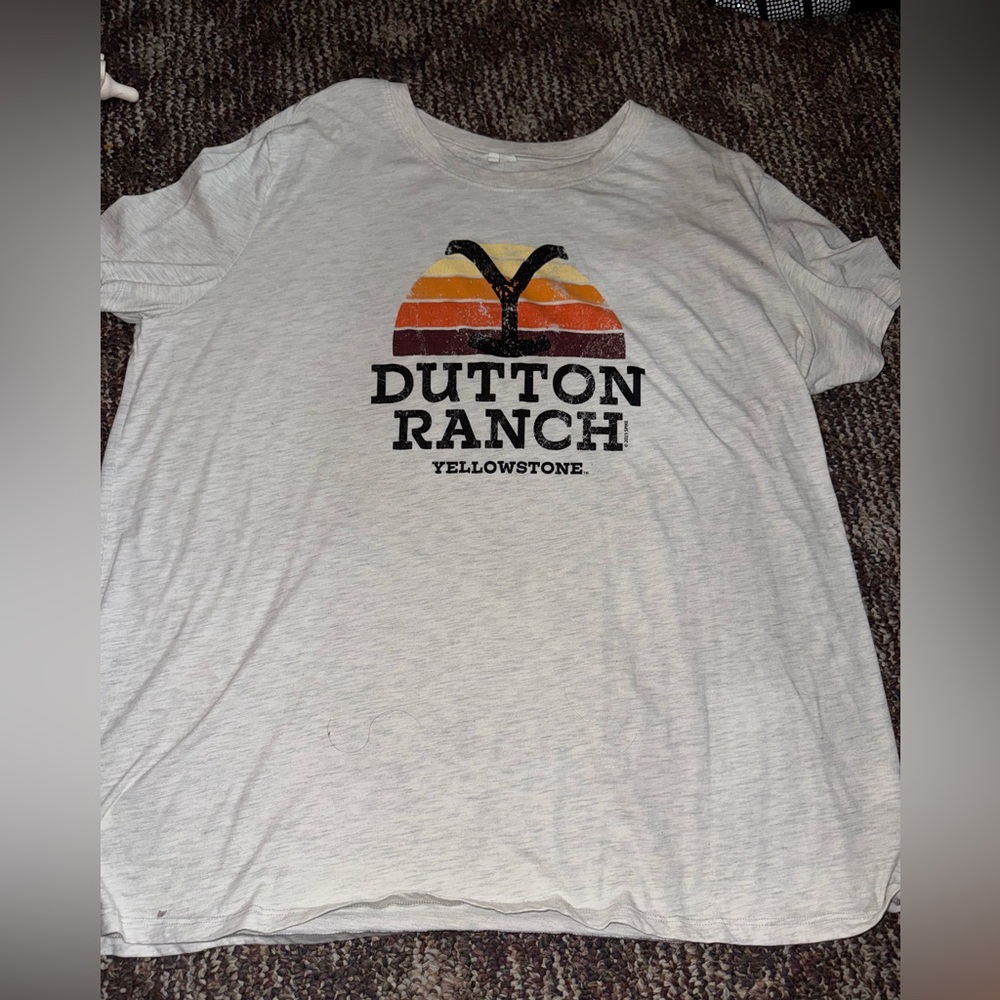 Maurices Light Gray Woman’s Short Sleeve Tee